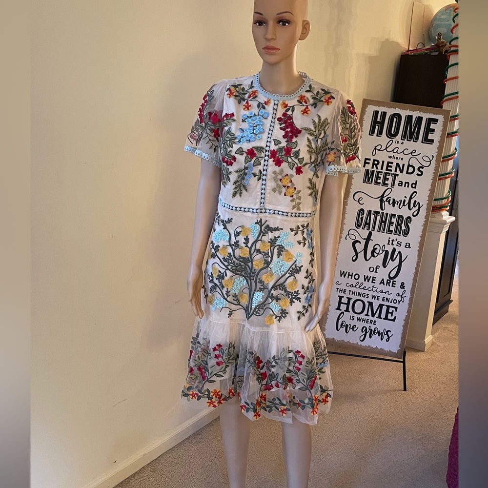 NWOT Cream Embroidered Anthropologie Style Dress Size Medium